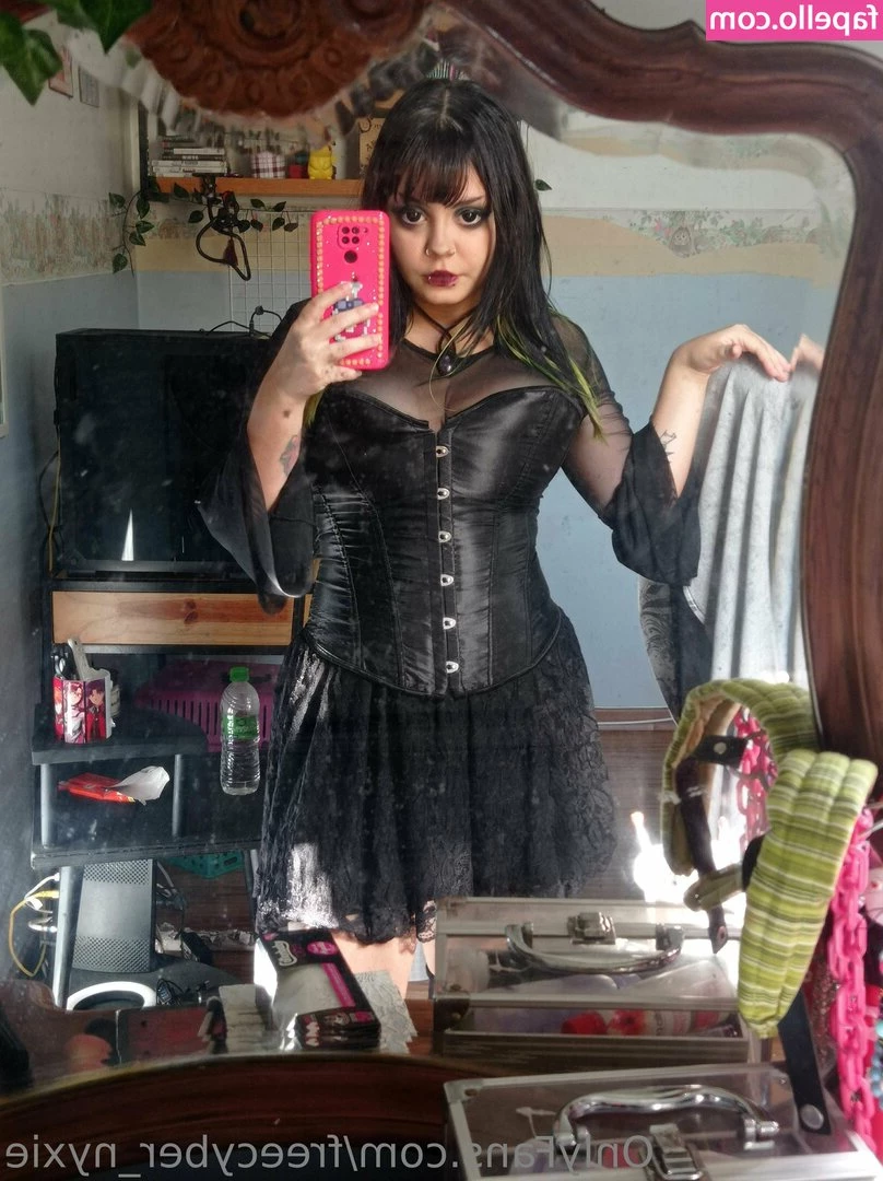freecyber_nyxie [ freecyber-nyxie ] - Do like my corsets xx