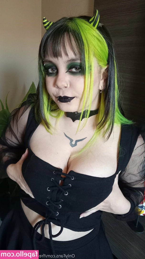 freecyber_nyxie [ freecyber-nyxie ] - Anything for my daddy 💕
