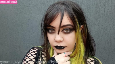 freecyber_nyxie [ freecyber-nyxie ] - How should I destroy you today?