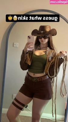 miaowiee - Happy Saturday baby 🥵 from your big titty Italian gf 😜🥰