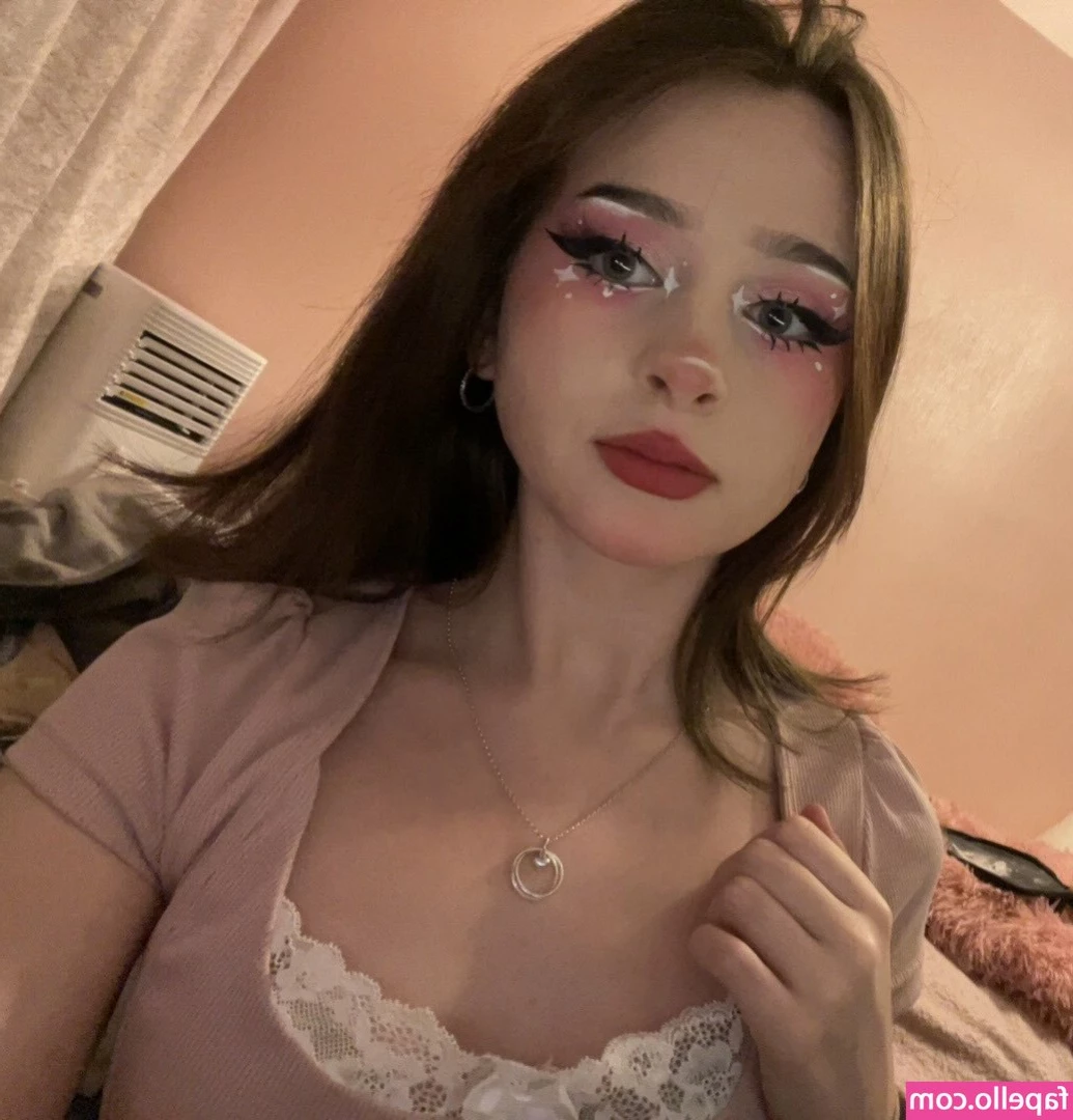 miaowiee - Come clean these dirty ass feet bitch