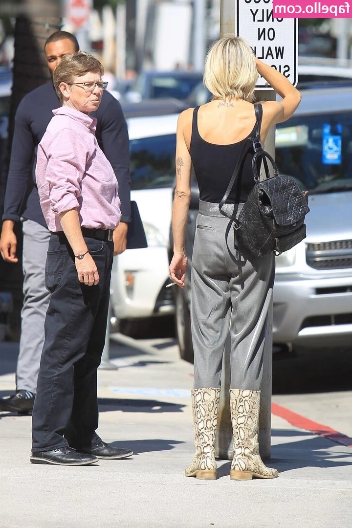 Jaime King [ jaime-king ] - @holly.img and I are so good at sharing @ornstarpay huge cock
