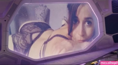  [ cristin-milioti ] - JOI navideño de mamá  Tu novia no está en casa estas navidades y
