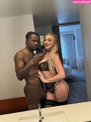 Kendra Sunderland [ kendra-sunderland ] - like this post to squish the booty 🥰