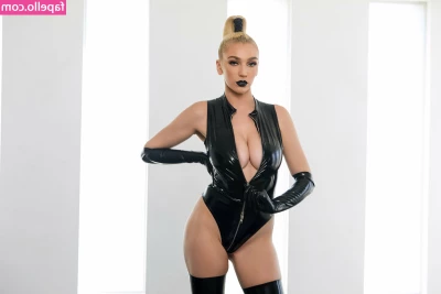 Kendra Sunderland [ kendra-sunderland ] - Happy Wednesday! 😍 Thank you for all the lovely messages yesterday