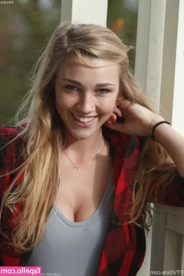 Kendra Sunderland [ kendra-sunderland ] - By candlelight 🕯