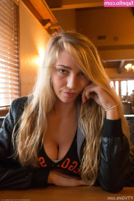 Kendra Sunderland [ kendra-sunderland ] - I wanna get bent over😈