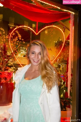 Kendra Sunderland [ kendra-sunderland ] - Do you like my hairy pussy  I m all yours daddy
