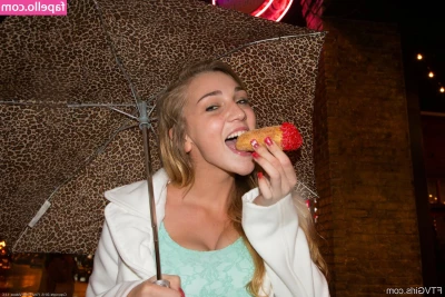 Kendra Sunderland [ kendra-sunderland ] - Everyone loves a good pussy pic