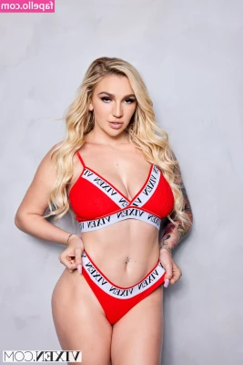 Kendra Sunderland [ kendra-sunderland ] - The 8 min bad dragon and new lingerie exclusive just went out to