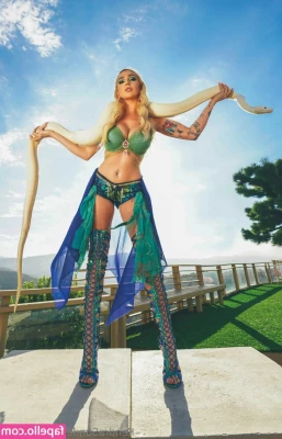 Kendra Sunderland [ kendra-sunderland ] - HOMMES MAGAZINE  Www hommesmagazine com