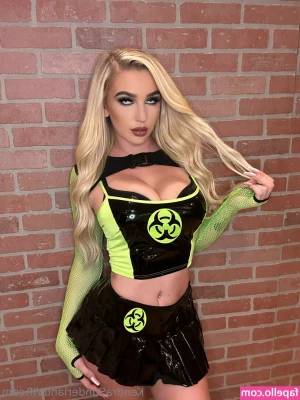 Kendra Sunderland [ kendra-sunderland ] - a great stick to spank a nice firm ass 😈