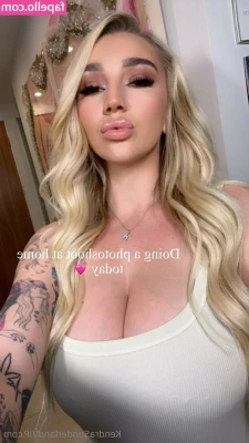Kendra Sunderland [ kendra-sunderland ] - Soles soles and more of my big stinky soles 🍆💦💦