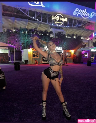 Kendra Sunderland [ kendra-sunderland ] - Here s an attempt to use the OnlyFans embedded video support to post