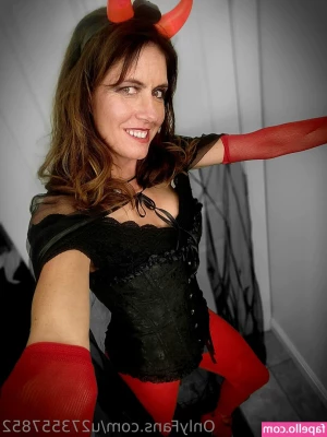  [ lacylove6 ] - let me see something quick  like this is you eat   Comment if you