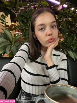 emma_wersten_vip [ emma-wersten-vip ] - lets snuggle before we fuck 👉🏻👈🏻 ill grind on u hehe