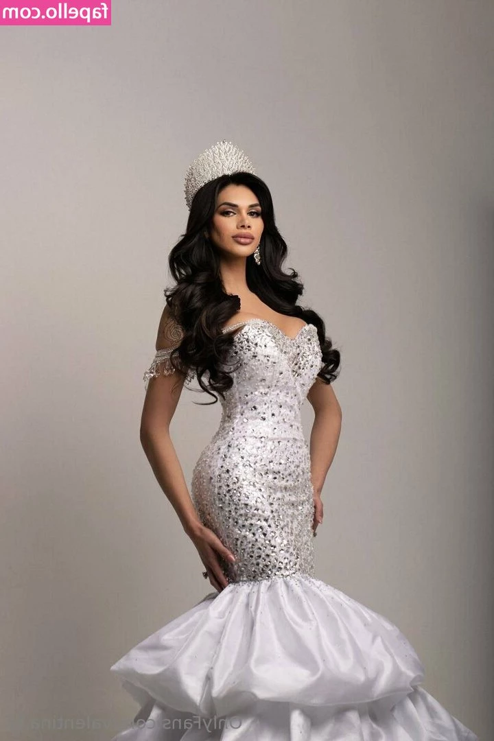 valentina.ts [ valentina-ts ] - Tits out at the store!