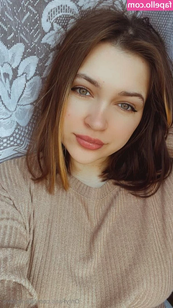 alena.love [ alena-love ] - Will you punish me for being naughty, daddy?😈