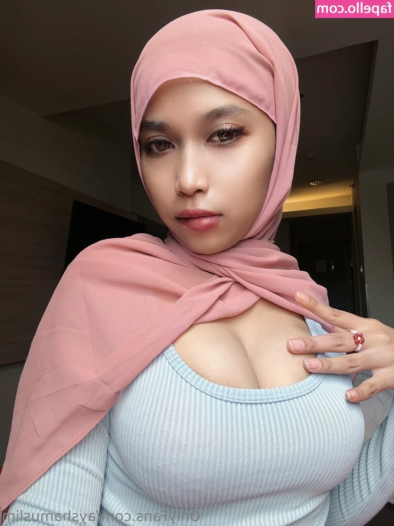 ayshamuslim - Who are you betting on to win this fight? Me, the sexy warrior