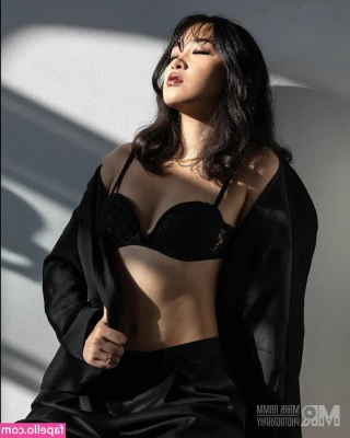 Natalie Tran [ natalie-tran ] - Hello baby  I m very alone right now  What are you doing now