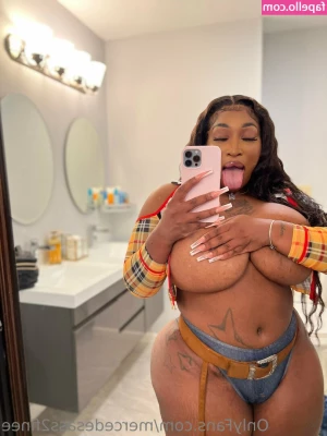 mercedesass2finee - Hola amores  Les gusta como me queda esta bikini    Tengo más