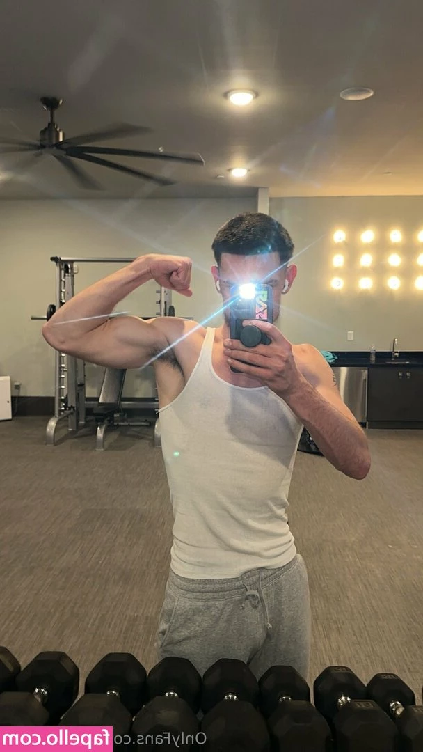 u63986524 - Imagine free drinks  a nice hotel and some hot  sweaty sex with me in