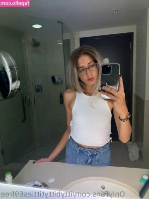 ittybittytitties69free - i can be on all fours if you want
