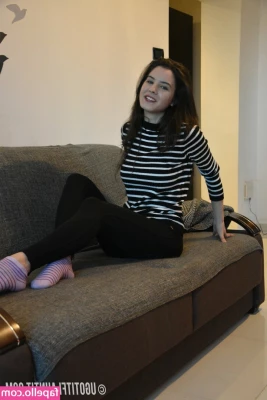 Lucie Fair [ lucie-fair ] - Getting hard by tickling 😜😝
