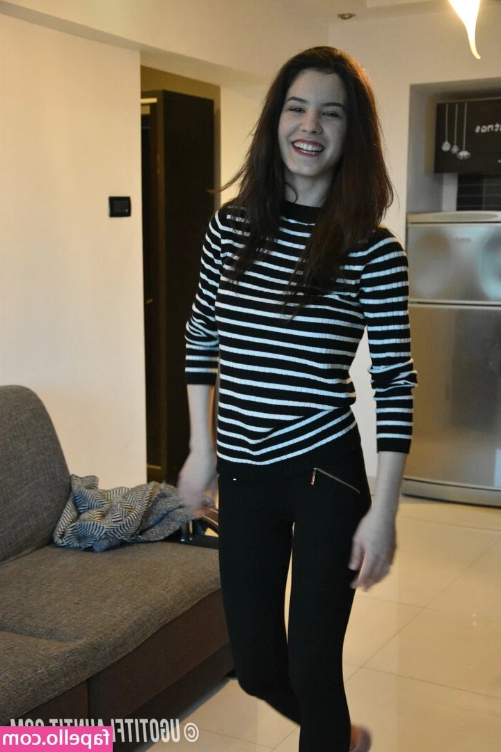 Lucie Fair [ lucie-fair ] - Wanna see something hot today