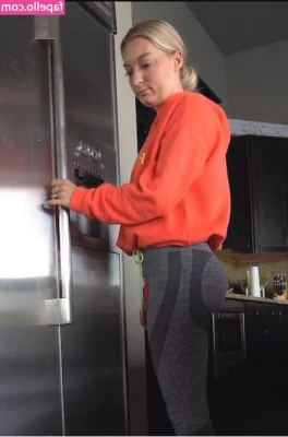 Chelsea Kreiner [ chelsea-kreiner ] - Just a Little tease   give a tip if you like