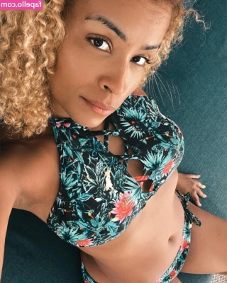 Diana Schneider [ diana-schneider ] - I ve been feeling so horny and beautiful every time I shower lately  