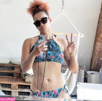 Diana Schneider [ diana-schneider ] - Summer sun l m ready for you  I m in the Gym everyday atm which l