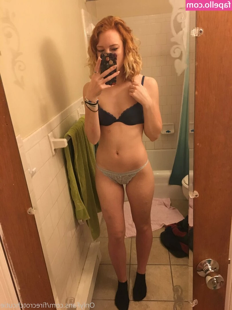  [ firecrotchcutie ] - Stream started at 07 06 2022 05 58 am