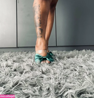 Milkshake_Samme [ milkshake-samme ] - My sweet feets get a massage with bodylotion  lt 3 part 1