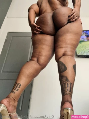 Milkshake_Samme [ milkshake-samme ] - Happy Saturday everyone! Who wants to put their hand slowly up my
