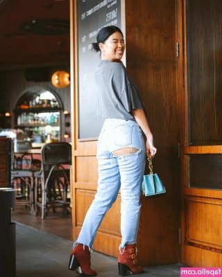 Sabrina Athika [ sabrina-athika ] - Sorry I been absent  I have four exams coming up  But I just got back