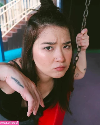 Sabrina Athika [ sabrina-athika ] - I ll just shake it a little