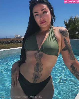queen.maryne [ queen-maryne ] - Merry Christmas   Unlock to see all the uncensored photos