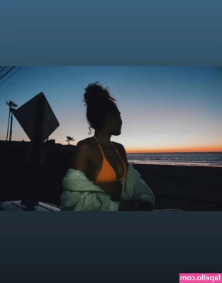 Parker McKenna Posey [ parker-mckenna-posey ] - It s starting to get colder outside  which means my cozy clothes are
