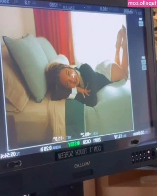 Parker McKenna Posey [ parker-mckenna-posey ] - Happy Saturday   Fan Question from Badoop- What is the difference