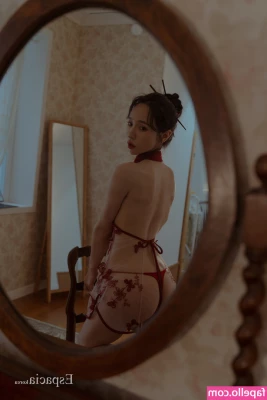 Espacia Korea [ espacia-korea ] - I just had to do a little flexing in this window light before my