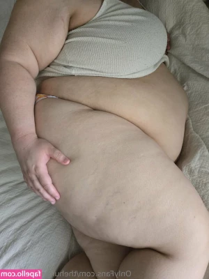 thehungrypiggybbw - janna_barbie    janna_barbieLook at me wet  I want you to look at
