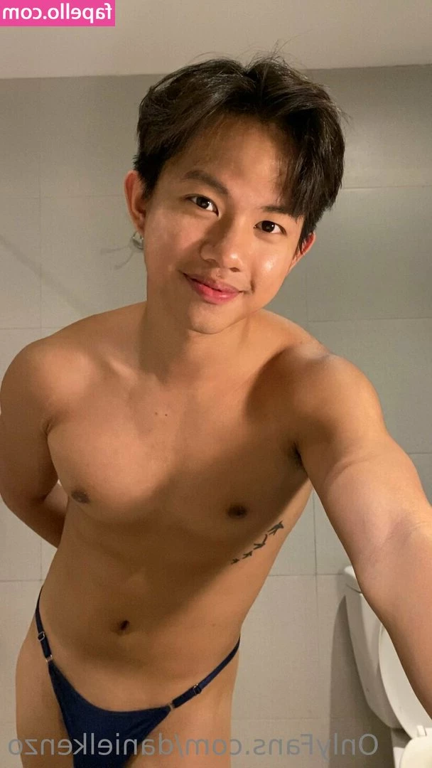danielkenzo - Who loves seeing my ass filled up by huge toys and dripping with cum?