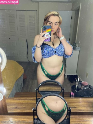kikiwflower - Yeah ill use the fuck machine more