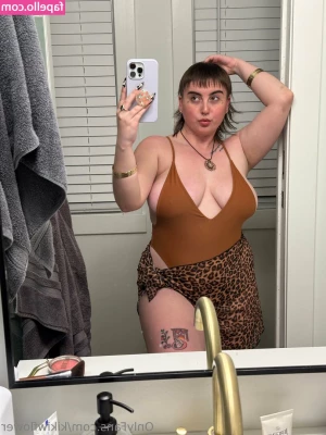 kikiwflower - Sexy Throwback 😈