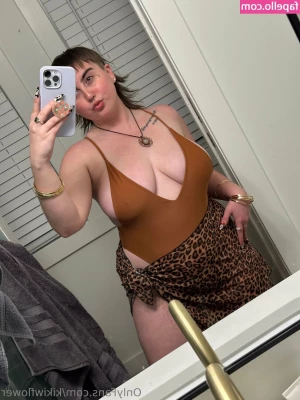 kikiwflower - Los labios rojos son mi pasión  acompáñame para ver más