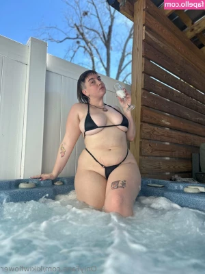 kikiwflower - Rate my boobs
