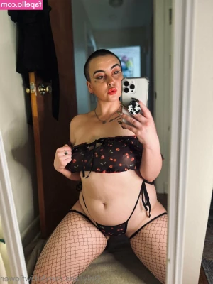 kikiwflower - Let the spanking commence🖐😈😍💋🔞🎬