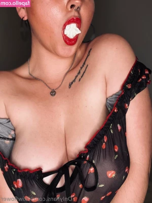 kikiwflower - Handcuffs and switching control! 🥰💕 Who gonna take the position