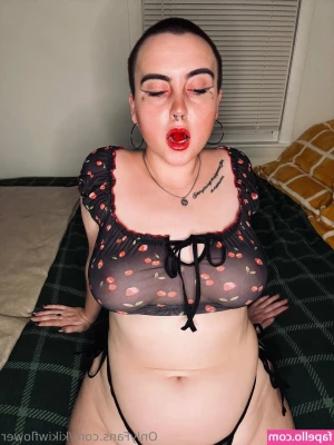 kikiwflower - Mommy på hotel - og så må man gerne hoppe i sengen 😂😜